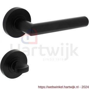 Intersteel 1693 deurkruk Bastian op ronde rozet 52x10 mm met nokken met WC-sluiting 7 mm mat zwart - H26010259 - afbeelding 1