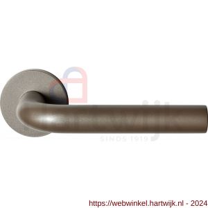 GPF Bouwbeslag Anastasius 1000.A3-00 Aka L-model 19 mm deurkruk op ronde rozet 50x8 mm Mocca blend - H21010590 - afbeelding 1
