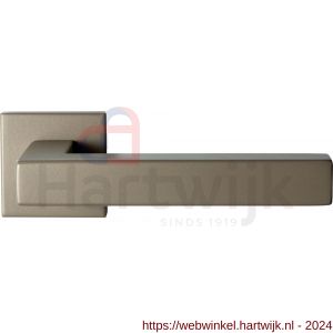 GPF Bouwbeslag Anastasius 1302.A4-02 R Zaki+ deurkruk gatdeel op vierkante rozet 50x50x8 mm rechtswijzend Champagne blend - H21010037 - afbeelding 1