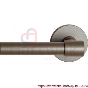 GPF Bouwbeslag Anastasius 3041.A3-05 L Hipi Deux deurkruk gatdeel 103 mm op ronde rozet 50x6 mm linkswijzend Mocca blend - H21010098 - afbeelding 1