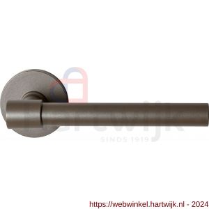 GPF Bouwbeslag Anastasius 3051.A3-05 Hipi Deux deurkruk 139 mm op ronde rozet 50x6 mm Mocca blend - H21010654 - afbeelding 1