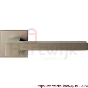 GPF Bouwbeslag Anastasius 3160.A4-02R Raa deurkruk gatdeel op vierkante rozet 50x50x8 mm rechtswijzend Champagne blend - H21010197 - afbeelding 1