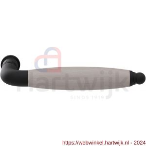 GPF Bouwbeslag ZwartWit 8261 Ika XL deurkruk gebogen met ronde eindknop zwart-eiken whitewash - H21005830 - afbeelding 1