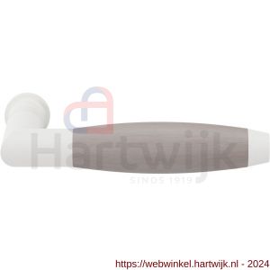 GPF Bouwbeslag ZwartWit 8277 Ika deurkruk haaks met trapezium eindknop wit-eiken whitewash - H21005850 - afbeelding 1
